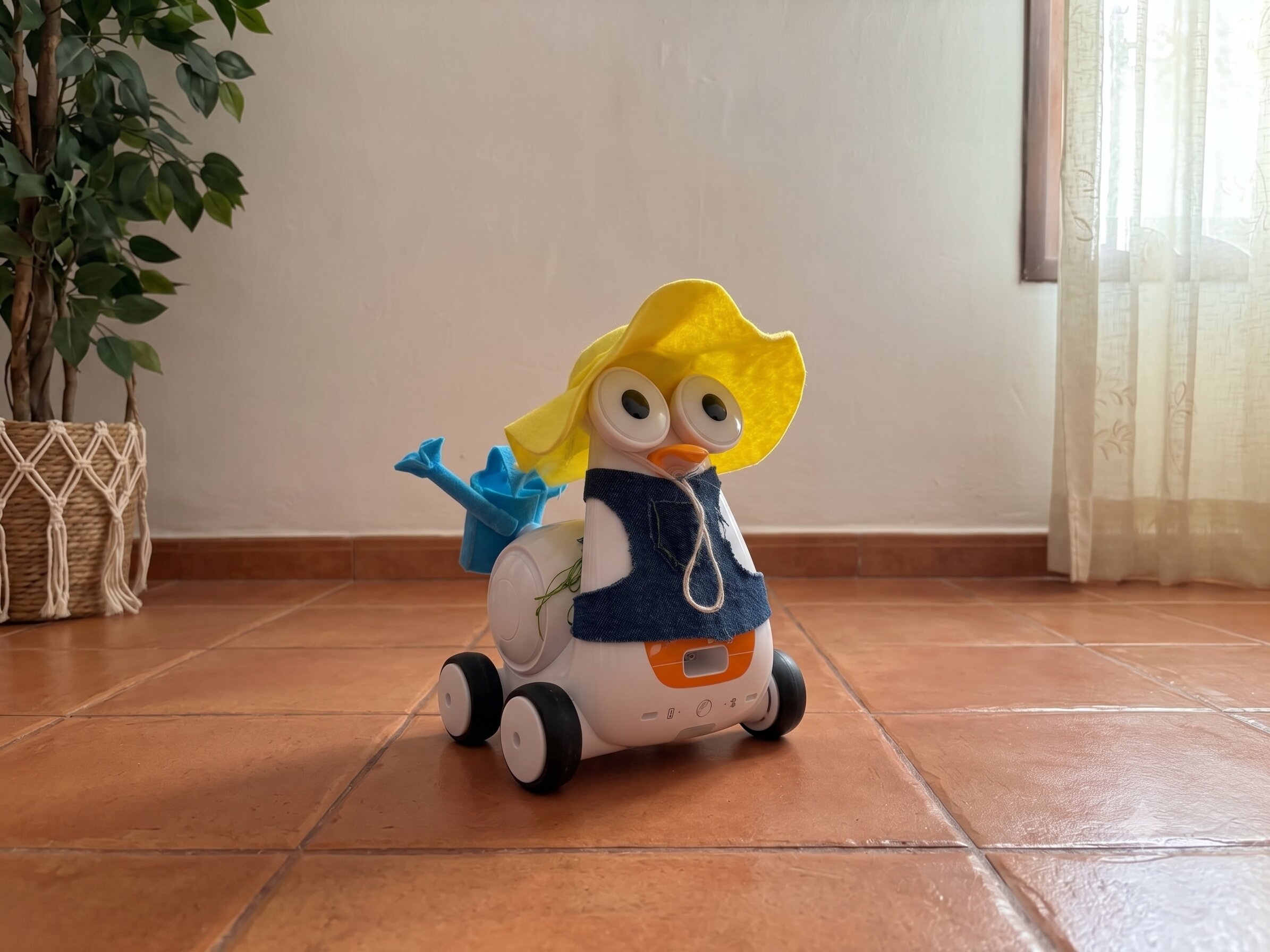 Robot Albert caracterizado como el granjero